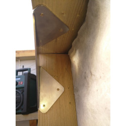 Corner brace stiffening gusset